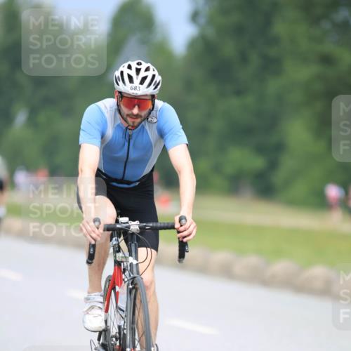21.06.2025 - 27. Vierlanden-Triathlon H.Heesch http://msf.ph/oto/7995716 15.06.2025 12:18:17 Radfahren 683 meine-sportfotos.de