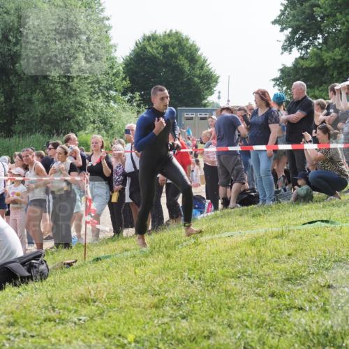 15.06.2025 - 27. Vierlanden-Triathlon KatJ http://msf.ph/oto/7995725 15.06.2025 09:55:19 Schwimmen 299, 306, 311, 326, 348 meine-sportfotos.de