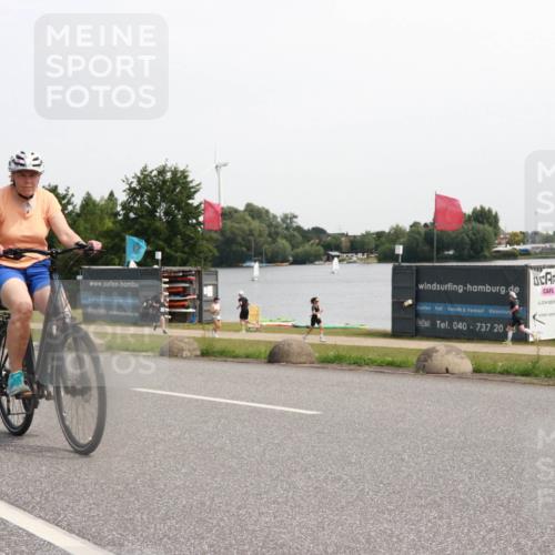 21.06.2025 - 27. Vierlanden-Triathlon H.Heesch http://msf.ph/oto/7995731 15.06.2025 11:27:59 Radfahren 498, 757, 826 meine-sportfotos.de