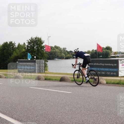15.06.2025 - 27. Vierlanden-Triathlon H.Heesch http://msf.ph/oto/7995737 15.06.2025 09:21:10 Radfahren 102, 145, 237 meine-sportfotos.de