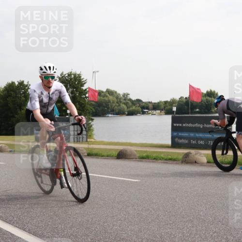 15.06.2025 - 27. Vierlanden-Triathlon H.Heesch http://msf.ph/oto/7995749 15.06.2025 09:21:25 Radfahren 2, 7, 147, 165 meine-sportfotos.de