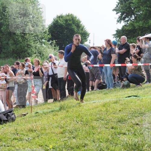 15.06.2025 - 27. Vierlanden-Triathlon KatJ http://msf.ph/oto/7995752 15.06.2025 09:55:19 Schwimmen 299, 306, 311, 326, 348 meine-sportfotos.de