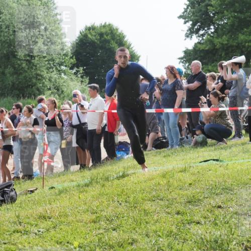 15.06.2025 - 27. Vierlanden-Triathlon KatJ http://msf.ph/oto/7995776 15.06.2025 09:55:20 Schwimmen 299, 306, 311, 348, 353 meine-sportfotos.de