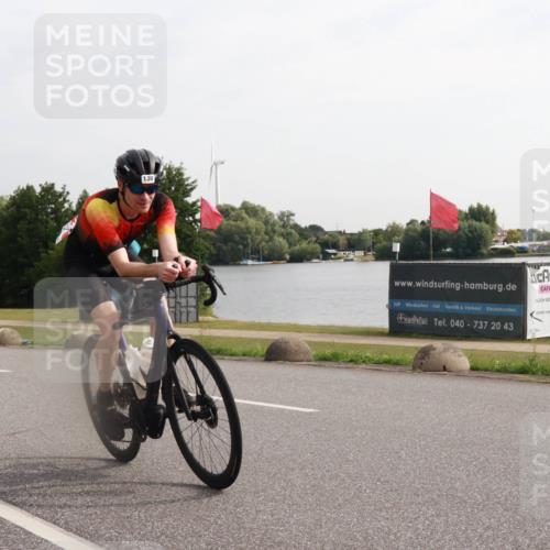 15.06.2025 - 27. Vierlanden-Triathlon H.Heesch http://msf.ph/oto/7995798 15.06.2025 09:21:37 Radfahren 130 meine-sportfotos.de