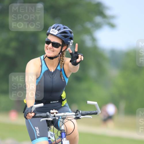 21.06.2025 - 27. Vierlanden-Triathlon H.Heesch http://msf.ph/oto/7995803 15.06.2025 12:18:32 Radfahren 781, 892 meine-sportfotos.de