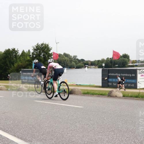 21.06.2025 - 27. Vierlanden-Triathlon H.Heesch http://msf.ph/oto/7995808 15.06.2025 11:28:04 Radfahren 498, 933 meine-sportfotos.de