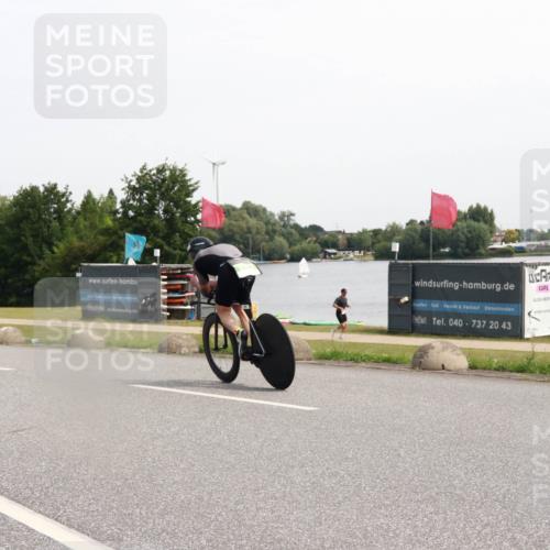 21.06.2025 - 27. Vierlanden-Triathlon H.Heesch http://msf.ph/oto/7995839 15.06.2025 11:28:28 Radfahren 753 meine-sportfotos.de