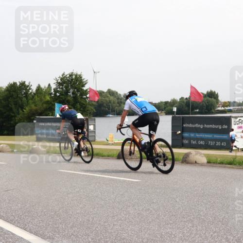 21.06.2025 - 27. Vierlanden-Triathlon H.Heesch http://msf.ph/oto/7995861 15.06.2025 11:28:37 Radfahren 925, 965 meine-sportfotos.de