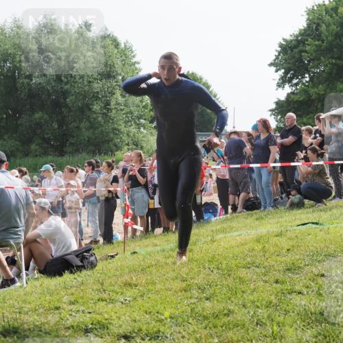15.06.2025 - 27. Vierlanden-Triathlon KatJ http://msf.ph/oto/7995866 15.06.2025 09:55:21 Schwimmen 299, 306, 311, 327, 348, 353 meine-sportfotos.de