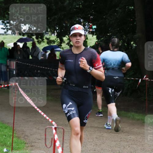 21.06.2025 - 27. Vierlanden-Triathlon Lena Gebhardt http://msf.ph/oto/7995868 15.06.2025 13:52:01 Laufen  meine-sportfotos.de