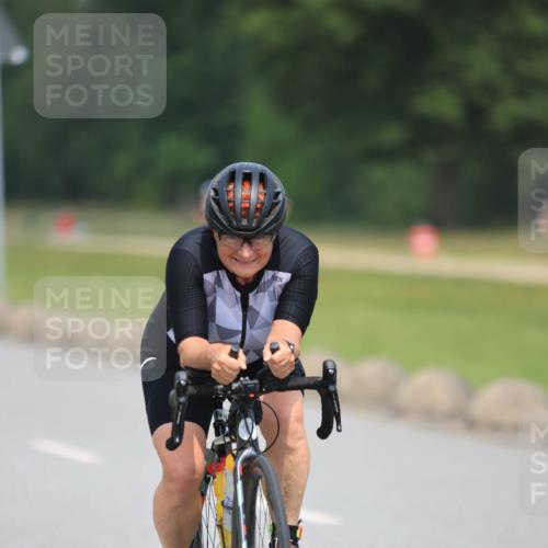 21.06.2025 - 27. Vierlanden-Triathlon H.Heesch http://msf.ph/oto/7995876 15.06.2025 12:06:18 Radfahren 639, 770, 890, 914, 919, 941 meine-sportfotos.de