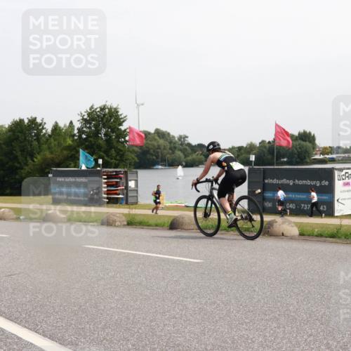 21.06.2025 - 27. Vierlanden-Triathlon H.Heesch http://msf.ph/oto/7995885 15.06.2025 11:28:39 Radfahren 925, 942, 965, 967 meine-sportfotos.de