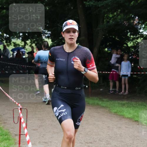 21.06.2025 - 27. Vierlanden-Triathlon Lena Gebhardt http://msf.ph/oto/7995888 15.06.2025 13:52:02 Laufen  meine-sportfotos.de
