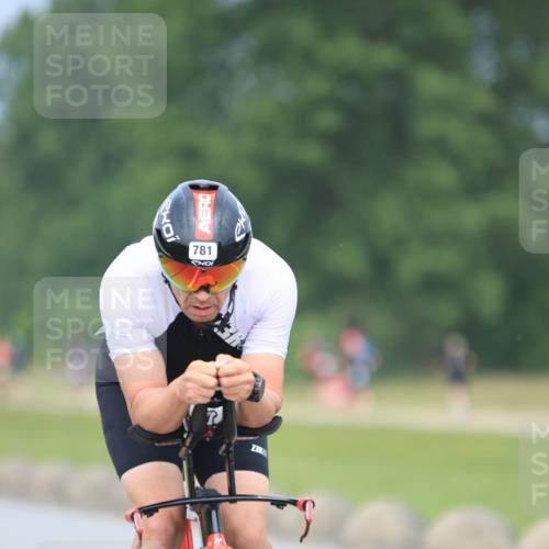 21.06.2025 - 27. Vierlanden-Triathlon H.Heesch http://msf.ph/oto/7995891 15.06.2025 12:18:36 Radfahren 781, 892 meine-sportfotos.de