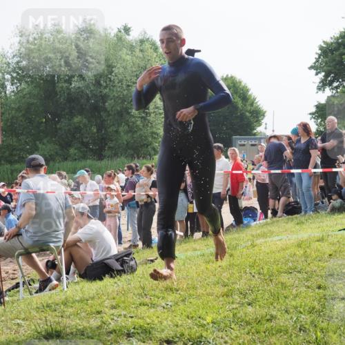 15.06.2025 - 27. Vierlanden-Triathlon KatJ http://msf.ph/oto/7995892 15.06.2025 09:55:21 Schwimmen 299, 306, 311, 327, 348, 353 meine-sportfotos.de