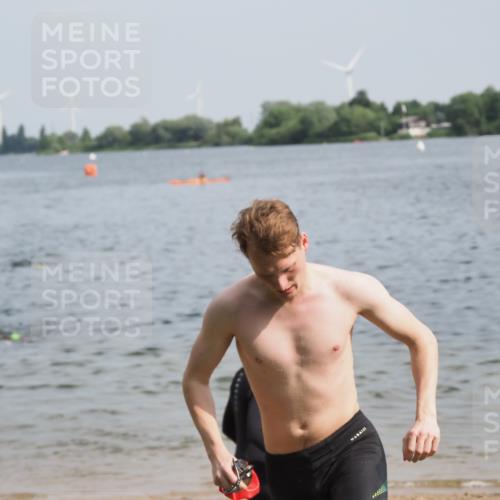 21.06.2025 - 27. Vierlanden-Triathlon MichiJ http://msf.ph/oto/7995893 15.06.2026 09:57:23 Schwimmen 293, 296, 324, 343 meine-sportfotos.de