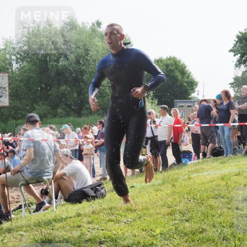 15.06.2025 - 27. Vierlanden-Triathlon KatJ http://msf.ph/oto/7995911 15.06.2025 09:55:21 Schwimmen 299, 306, 311, 327, 348, 353 meine-sportfotos.de