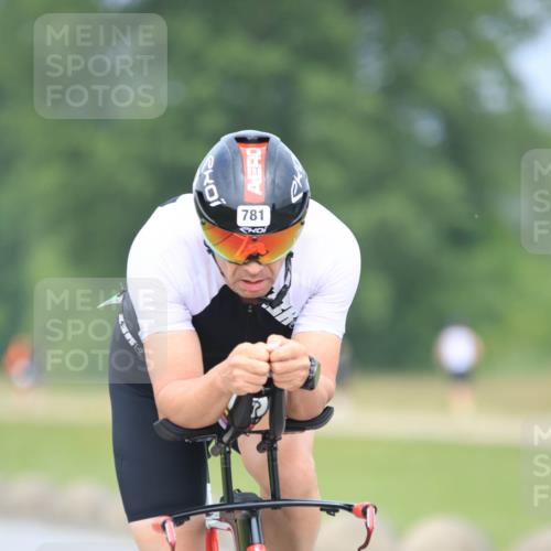 21.06.2025 - 27. Vierlanden-Triathlon H.Heesch http://msf.ph/oto/7995923 15.06.2025 12:18:36 Radfahren 781, 892 meine-sportfotos.de