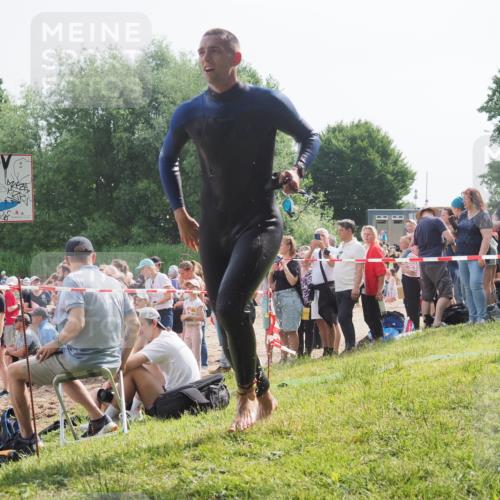 15.06.2025 - 27. Vierlanden-Triathlon KatJ http://msf.ph/oto/7995930 15.06.2025 09:55:21 Schwimmen 299, 306, 311, 327, 348, 353 meine-sportfotos.de