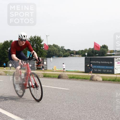 21.06.2025 - 27. Vierlanden-Triathlon H.Heesch http://msf.ph/oto/7995941 15.06.2025 11:28:52 Radfahren 72, 909 meine-sportfotos.de