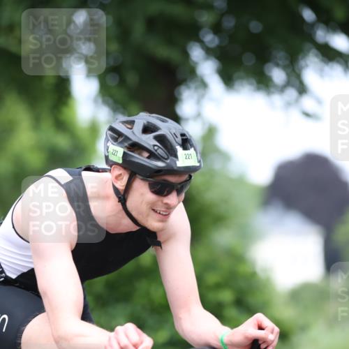 15.06.2025 - 7 Türme Triathlon Yannick Fuchs http://msf.ph/oto/7995970 15.06.2025 13:11:11 Radfahren 607, 757, 947, 984 meine-sportfotos.de