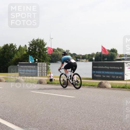 15.06.2025 - 27. Vierlanden-Triathlon H.Heesch http://msf.ph/oto/7995991 15.06.2025 09:22:34 Radfahren 43, 104 meine-sportfotos.de
