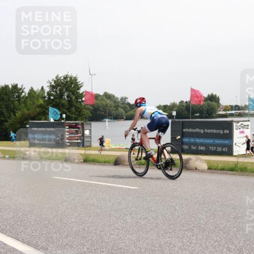 21.06.2025 - 27. Vierlanden-Triathlon H.Heesch http://msf.ph/oto/7996006 15.06.2025 11:29:08 Radfahren 849, 976 meine-sportfotos.de