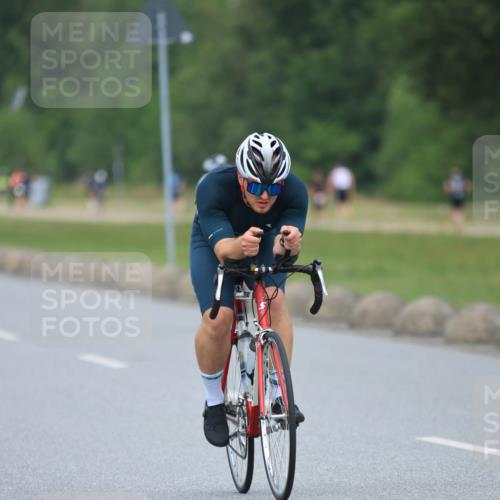 21.06.2025 - 27. Vierlanden-Triathlon H.Heesch http://msf.ph/oto/7996011 15.06.2025 12:19:03 Radfahren 636, 694, 773, 973 meine-sportfotos.de