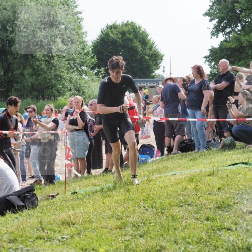 15.06.2025 - 27. Vierlanden-Triathlon KatJ http://msf.ph/oto/7996022 15.06.2025 09:55:25 Schwimmen 299, 306, 316, 327, 335, 348, 353 meine-sportfotos.de