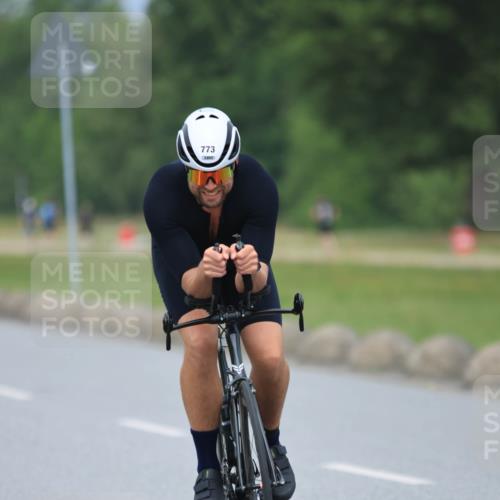 21.06.2025 - 27. Vierlanden-Triathlon H.Heesch http://msf.ph/oto/7996026 15.06.2025 12:19:05 Radfahren 636, 694, 773, 973 meine-sportfotos.de