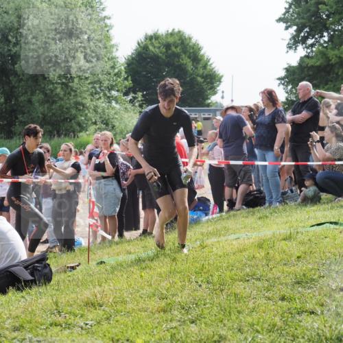 15.06.2025 - 27. Vierlanden-Triathlon KatJ http://msf.ph/oto/7996039 15.06.2025 09:55:25 Schwimmen 299, 306, 316, 327, 335, 348, 353 meine-sportfotos.de