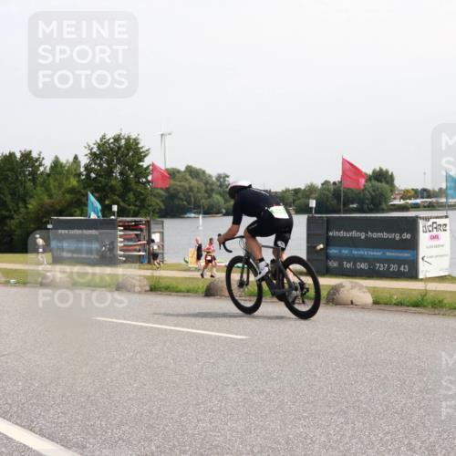 21.06.2025 - 27. Vierlanden-Triathlon H.Heesch http://msf.ph/oto/7996044 15.06.2025 11:29:16 Radfahren 247, 638, 901, 915 meine-sportfotos.de