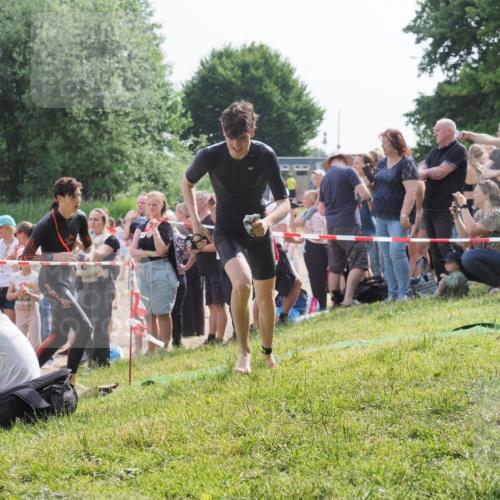 15.06.2025 - 27. Vierlanden-Triathlon KatJ http://msf.ph/oto/7996050 15.06.2025 09:55:25 Schwimmen 299, 306, 316, 327, 335, 348, 353 meine-sportfotos.de