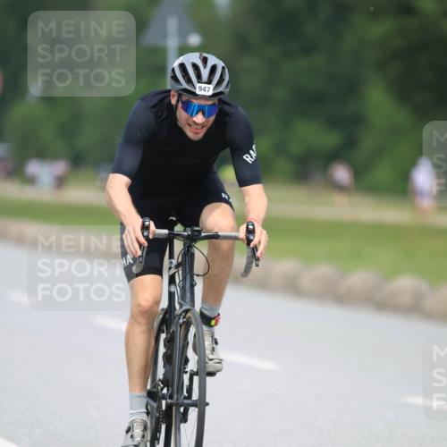 21.06.2025 - 27. Vierlanden-Triathlon H.Heesch http://msf.ph/oto/7996053 15.06.2025 12:19:29 Radfahren 637, 646, 647, 947 meine-sportfotos.de