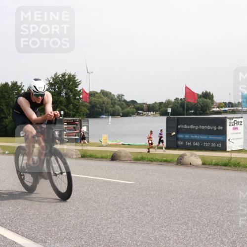 21.06.2025 - 27. Vierlanden-Triathlon H.Heesch http://msf.ph/oto/7996056 15.06.2025 11:29:17 Radfahren 247, 638, 815, 901, 915 meine-sportfotos.de