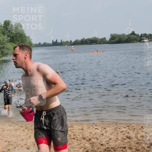 21.06.2025 - 27. Vierlanden-Triathlon MichiJ http://msf.ph/oto/7996067 15.06.2026 09:57:29 Schwimmen 293, 309, 324 meine-sportfotos.de