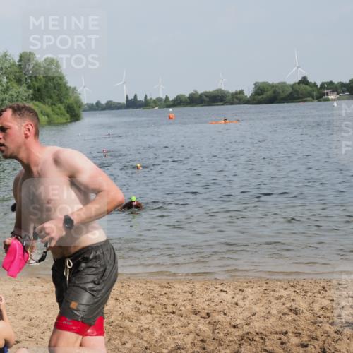 21.06.2025 - 27. Vierlanden-Triathlon MichiJ http://msf.ph/oto/7996078 15.06.2026 09:57:30 Schwimmen 293, 298, 309, 324 meine-sportfotos.de