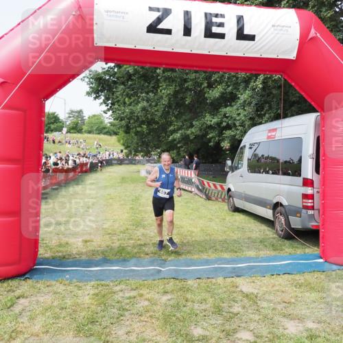 21.06.2025 - 27. Vierlanden-Triathlon MichiJ http://msf.ph/oto/7996106 15.06.2026 11:19:40 Ziel 467 meine-sportfotos.de