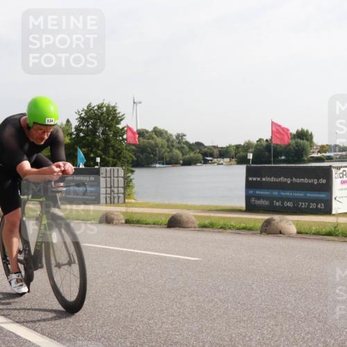 15.06.2025 - 27. Vierlanden-Triathlon H.Heesch http://msf.ph/oto/7996107 15.06.2025 09:23:32 Radfahren 134, 198, 201 meine-sportfotos.de