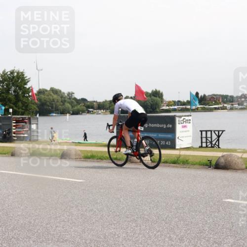 21.06.2025 - 27. Vierlanden-Triathlon H.Heesch http://msf.ph/oto/7996110 15.06.2025 11:29:30 Radfahren 880 meine-sportfotos.de
