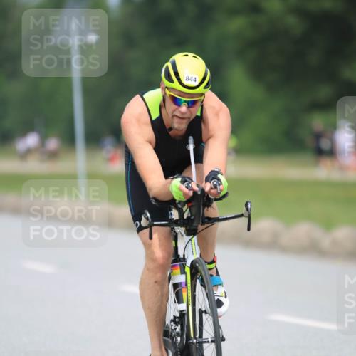 21.06.2025 - 27. Vierlanden-Triathlon H.Heesch http://msf.ph/oto/7996117 15.06.2025 12:19:39 Radfahren 646, 647, 678, 844, 855, 953 meine-sportfotos.de