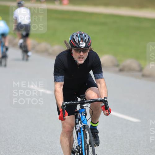 21.06.2025 - 27. Vierlanden-Triathlon H.Heesch http://msf.ph/oto/7996140 15.06.2025 12:07:08 Radfahren 749, 942, 961 meine-sportfotos.de