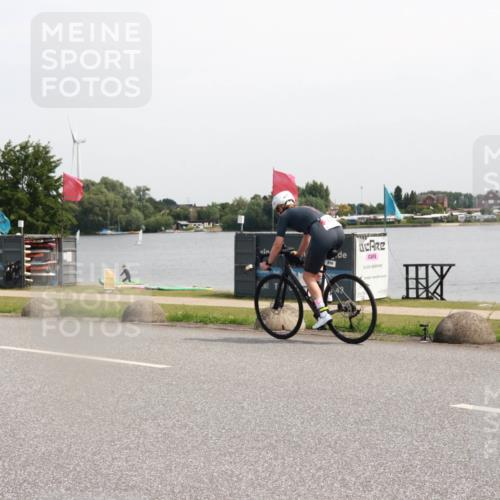 21.06.2025 - 27. Vierlanden-Triathlon H.Heesch http://msf.ph/oto/7996162 15.06.2025 11:29:33 Radfahren 218, 695, 878, 880 meine-sportfotos.de