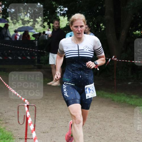 21.06.2025 - 27. Vierlanden-Triathlon Lena Gebhardt http://msf.ph/oto/7996170 15.06.2025 13:52:56 Laufen 120 meine-sportfotos.de