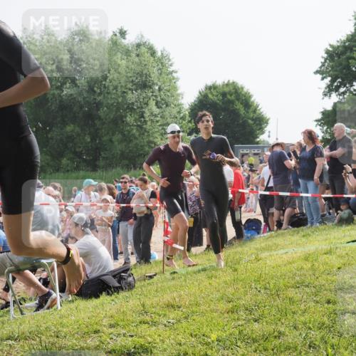15.06.2025 - 27. Vierlanden-Triathlon KatJ http://msf.ph/oto/7996188 15.06.2025 09:55:27 Schwimmen 306, 316, 327, 335, 348, 353 meine-sportfotos.de