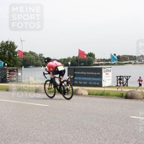 21.06.2025 - 27. Vierlanden-Triathlon H.Heesch http://msf.ph/oto/7996196 15.06.2025 11:29:42 Radfahren 224, 879 meine-sportfotos.de