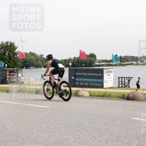 21.06.2025 - 27. Vierlanden-Triathlon H.Heesch http://msf.ph/oto/7996211 15.06.2025 11:29:46 Radfahren 879 meine-sportfotos.de