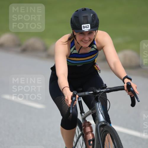 21.06.2025 - 27. Vierlanden-Triathlon H.Heesch http://msf.ph/oto/7996217 15.06.2025 12:07:11 Radfahren 749, 867, 869, 942, 961 meine-sportfotos.de