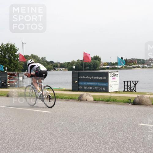 21.06.2025 - 27. Vierlanden-Triathlon H.Heesch http://msf.ph/oto/7996220 15.06.2025 11:29:46 Radfahren 879 meine-sportfotos.de