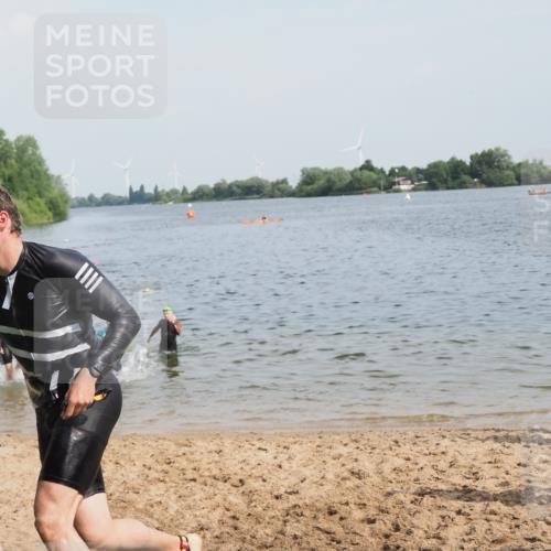 21.06.2025 - 27. Vierlanden-Triathlon MichiJ http://msf.ph/oto/7996221 15.06.2026 09:57:34 Schwimmen 287, 298, 309, 324, 340 meine-sportfotos.de